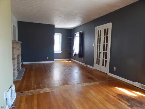 Living - 7432 Outlook Ave, Brooklyn, OH 44144 photo 2 of 4