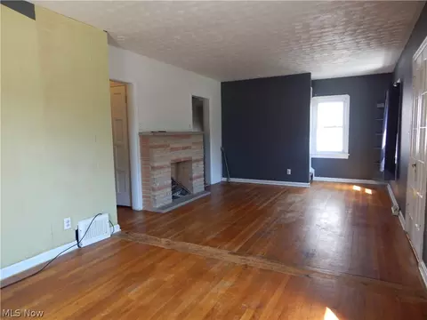 Living - 7432 Outlook Ave, Brooklyn, OH 44144 photo 3 of 4