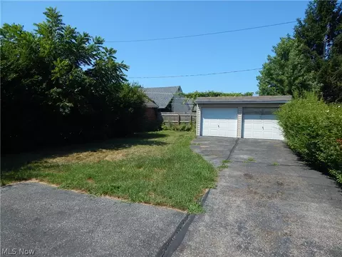 Exterior - 7432 Outlook Ave, Brooklyn, OH 44144 photo 3 of 3