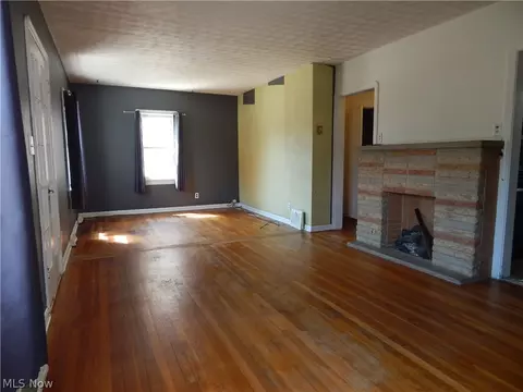 Living - 7432 Outlook Ave, Brooklyn, OH 44144 photo 1 of 4