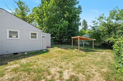 Exterior - 982 Shadowrow Ave, Willoughby, OH 44094 photo 5 of 5