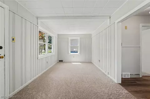 Living - 982 Shadowrow Ave, Willoughby, OH 44094 photo 1 of 3