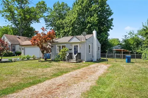 Exterior - 982 Shadowrow Ave, Willoughby, OH 44094 photo 2 of 5