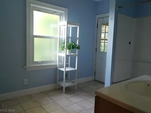 Bath - 420 Front St, Berea, OH 44017 photo 3 of 3