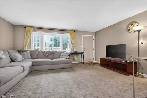 Living - 945 Larkridge Ave, Boardman, OH 44512 photo 1 of 1