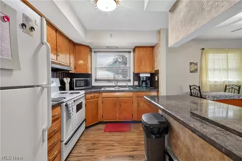 Kitchen - 945 Larkridge Ave, Boardman, OH 44512 photo 3 of 3