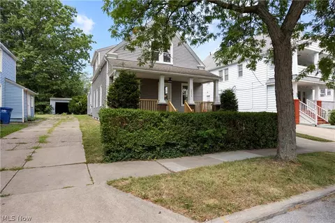 2054 Magee St, Lakewood, OH 44107