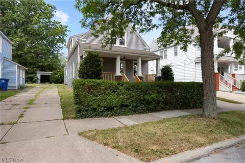 2054 Magee St, Lakewood, OH 44107