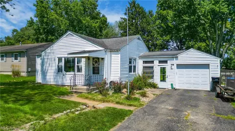 987 Country Club Dr, Zanesville, OH 43701