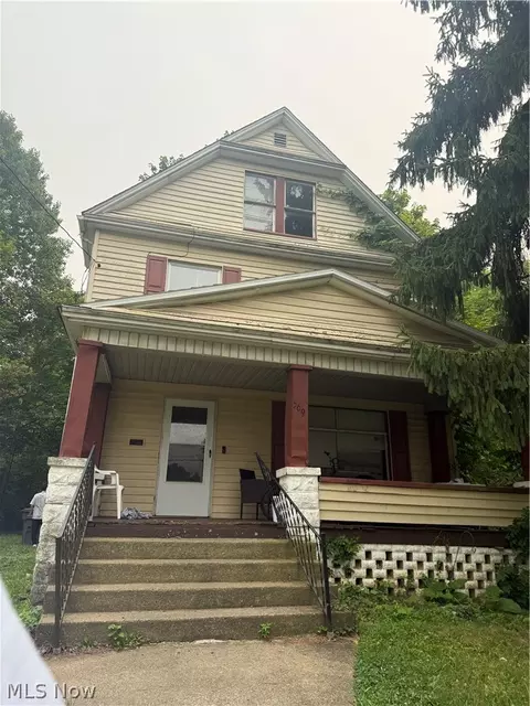 569 W Chalmers Ave, Youngstown, OH 44511