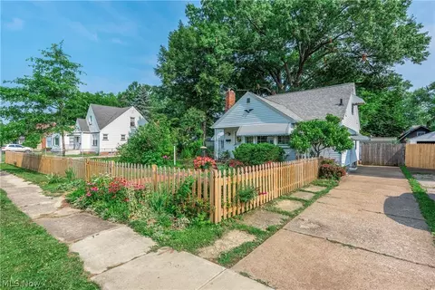 Exterior - 455 11th St, Elyria, OH 44035 photo 4 of 17