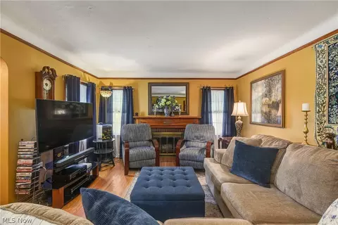 Living - 455 11th St, Elyria, OH 44035 photo 4 of 5