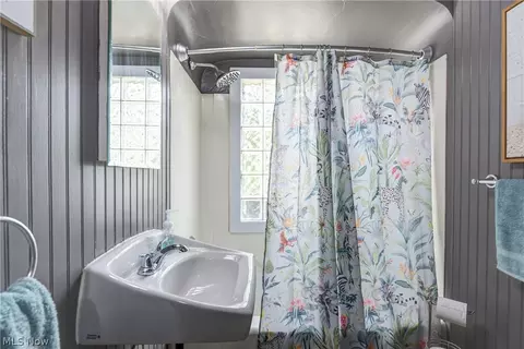 Bath - 455 11th St, Elyria, OH 44035 photo 1 of 3