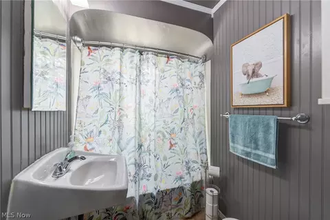 Bath - 455 11th St, Elyria, OH 44035 photo 2 of 3