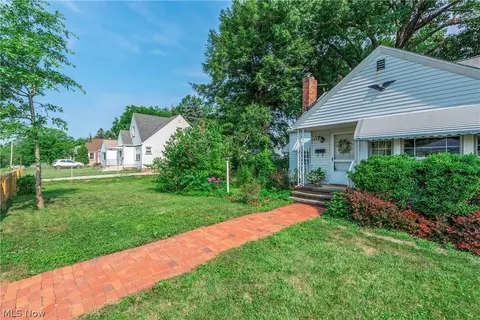 455 11th St, Elyria, OH 44035 photo 3