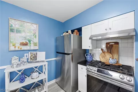 Kitchen - 455 11th St, Elyria, OH 44035 photo 4 of 5