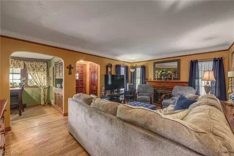 Living - 455 11th St, Elyria, OH 44035 photo 2 of 5