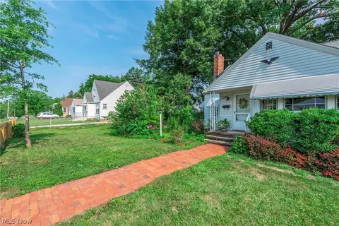 Exterior - 455 11th St, Elyria, OH 44035 photo 3 of 17