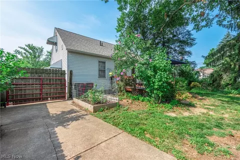 Exterior - 455 11th St, Elyria, OH 44035 photo 8 of 17