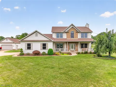 9276 Columbus Rd NE, Louisville, OH 44641