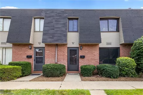 216 Moore Rd #3V, Avon Lake, OH 44012
