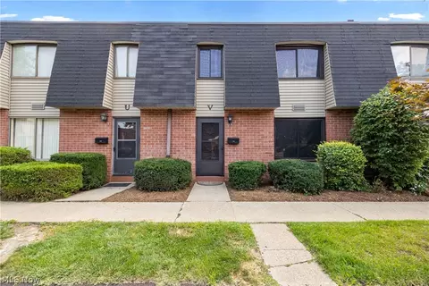 216 Moore Rd #3V, Avon Lake, OH 44012