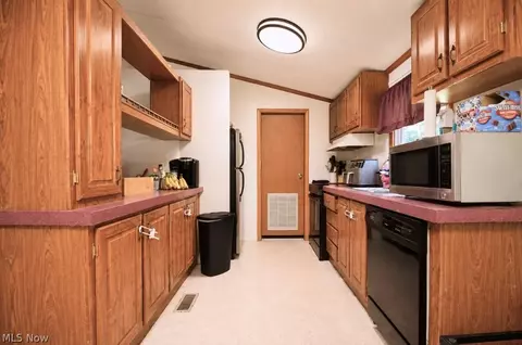Entry Way - 8 Eddy Rd, Madison, OH 44057 photo 1 of 1