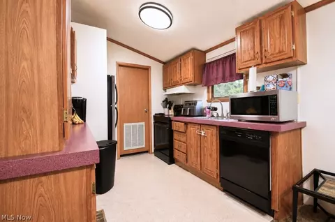 Kitchen - 8 Eddy Rd, Madison, OH 44057 photo 1 of 2