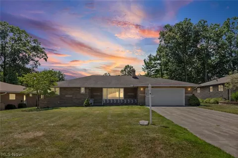 1488 Parkview Dr, Seven Hills, OH 44131