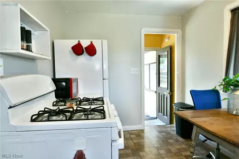 Kitchen - 202 Elm St, Struthers, OH 44471 photo 4 of 6