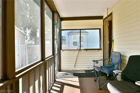 Exterior - 202 Elm St, Struthers, OH 44471 photo 4 of 12