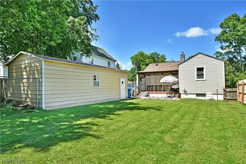 Exterior - 202 Elm St, Struthers, OH 44471 photo 7 of 12