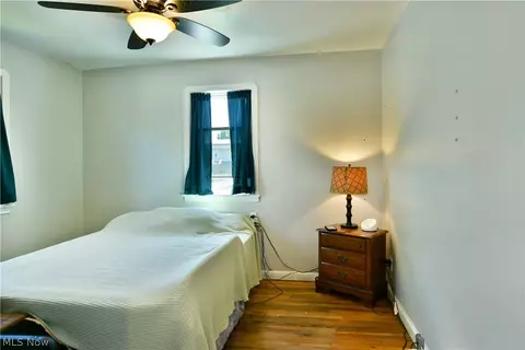 Bedroom - 202 Elm St, Struthers, OH 44471 photo 5 of 6