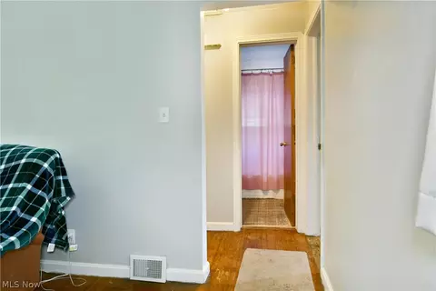 Entry Way - 202 Elm St, Struthers, OH 44471 photo 1 of 3