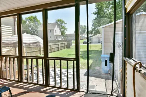 Exterior - 202 Elm St, Struthers, OH 44471 photo 6 of 12