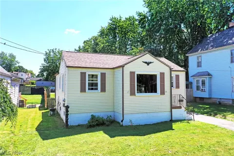 Exterior - 202 Elm St, Struthers, OH 44471 photo 10 of 12