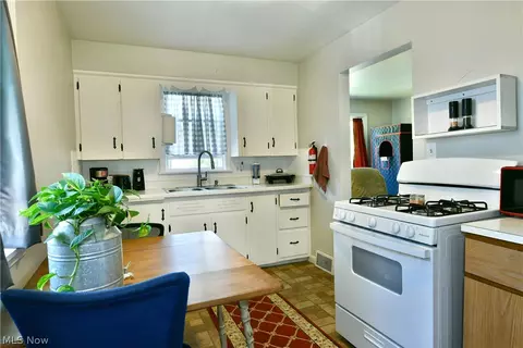 Kitchen - 202 Elm St, Struthers, OH 44471 photo 1 of 6