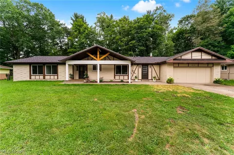 91 Lake Shore Dr, Youngstown, OH 44511