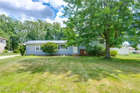 7320 Lourelton Ave NW, North Canton, OH 44720