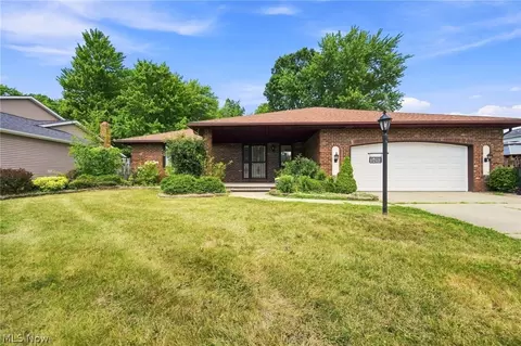 1490 Fatima Dr, Parma, OH 44134