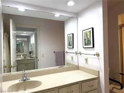 Bath - 438 Cedar Rd, Aurora, OH 44202 photo 2 of 4