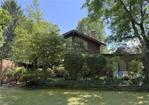 Exterior - 438 Cedar Rd, Aurora, OH 44202 photo 2 of 3