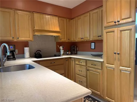 Kitchen - 438 Cedar Rd, Aurora, OH 44202 photo 3 of 3