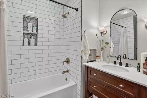 Bath - 632 Beech St, Oberlin, OH 44074 photo 5 of 6