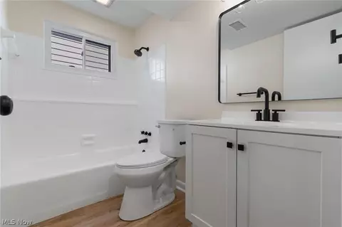 Bath - 697 Ocean Ave, Akron, OH 44310 photo 2 of 2
