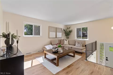 Living - 697 Ocean Ave, Akron, OH 44310 photo 2 of 4