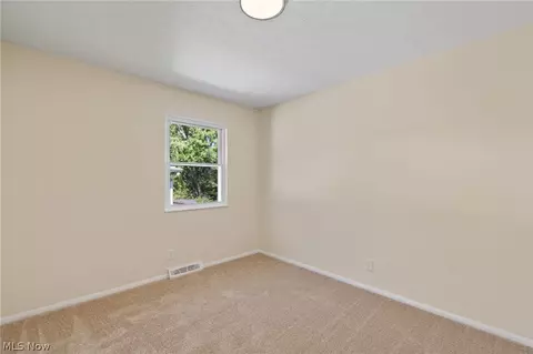 Bedroom - 697 Ocean Ave, Akron, OH 44310 photo 3 of 8
