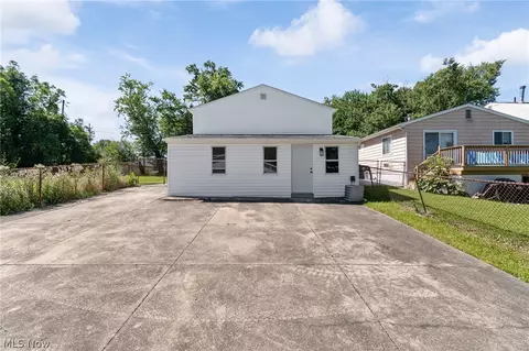 Exterior - 697 Ocean Ave, Akron, OH 44310 photo 3 of 3