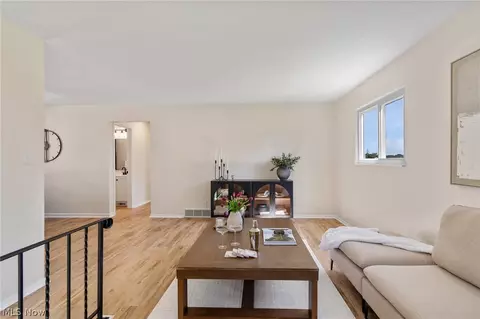 Living - 697 Ocean Ave, Akron, OH 44310 photo 3 of 4