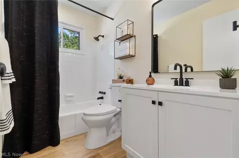 Bath - 697 Ocean Ave, Akron, OH 44310 photo 1 of 2